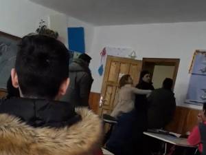 Scene revoltătoare s-au petrecut într-o sală de clasă a liceului din Dolhasca