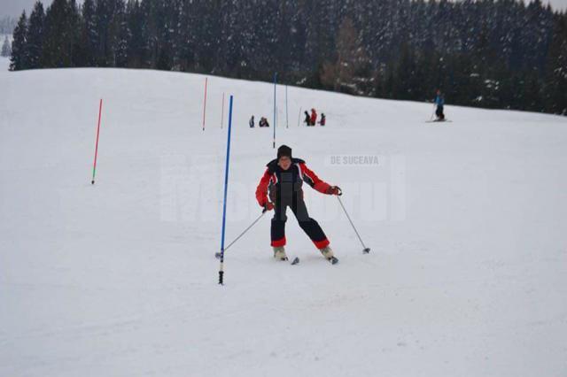 Primul concurs de schi alpin şi sanie găzduit de domeniul schiabil din comuna de la limita cu judeţul Maramureş după aproape 10 ani de absenţă