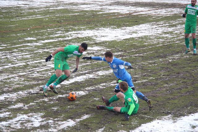 La fel cum s-a întâmplat în meciul cu Dacia Unirea Brăila, şi jocul cu Chindia Târgovişte se va disputa pe un teren greu