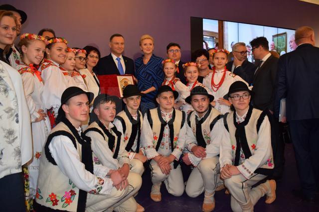 Fotografie de grup împreună cu preşedintele Poloniei