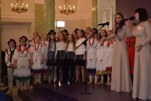 Un grup al etnicilor polonezi din Bucovina, prezent la preşedinţia Poloniei