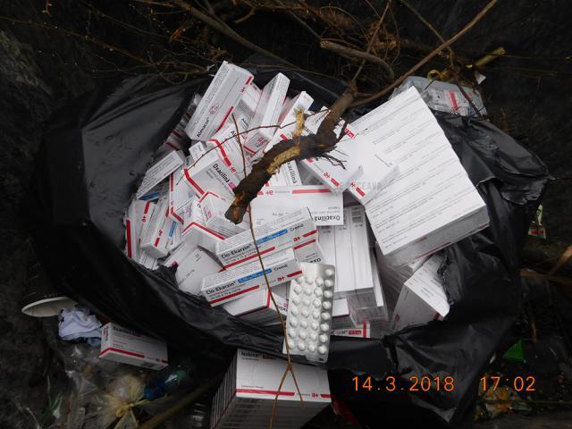 Peste 1.300 de cutii cu medicamente, inclusiv halucinogene, găsite la buncărul de gunoi de Poliţia Locală Suceava