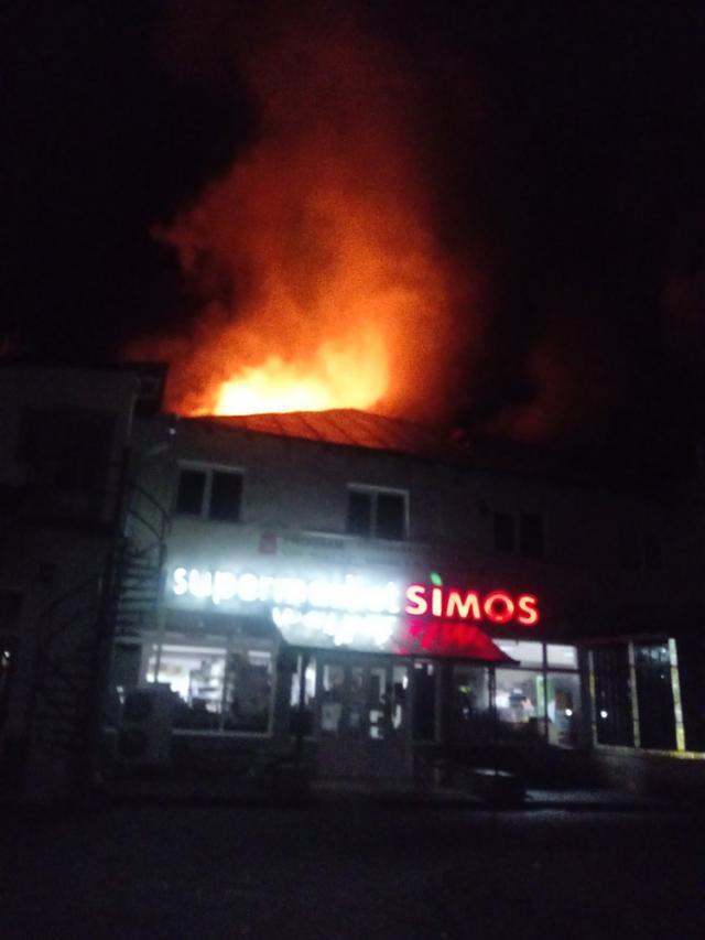 Focul s-a manifestat la acoperiș