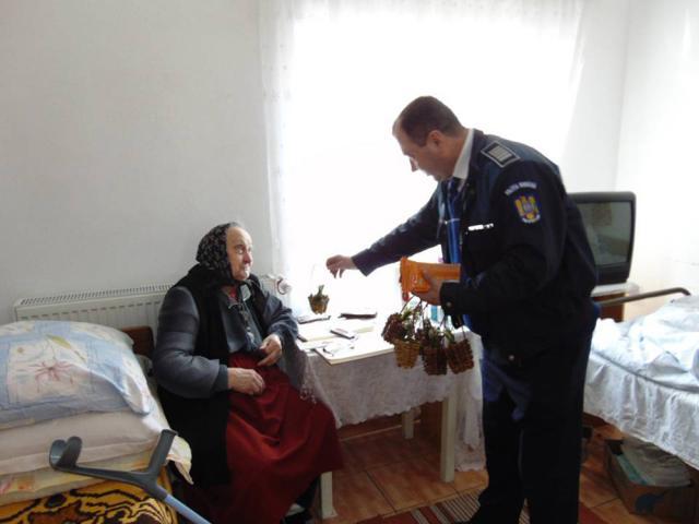 Poliţiştii dorneni, la Căminul de Bătrâni de pe lângă Mănăstirea ”Sfântul Dimitrie”