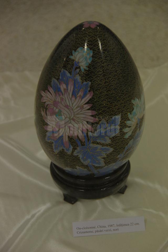 Opt ouă Fabergé originale şi alte câteva sute de ouă de Paşte de pe cinci continente, expuse la Muzeul de Istorie Suceava