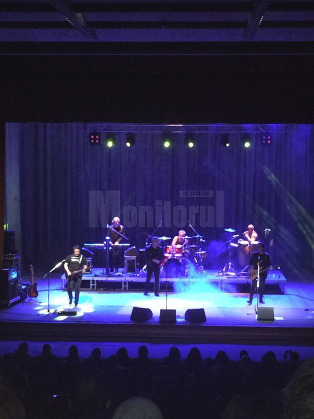 Sute de suceveni au cântat împreună cu Dan Bittman, la concertul susținut de Holograf la Suceava