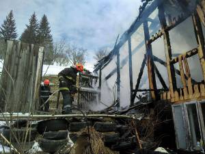 Un incendiu a făcut pagube într-o gospodărie din Panaci
