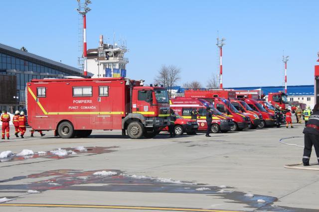 Pa pista aeroportului au actionat peste 20 de autoutilitare