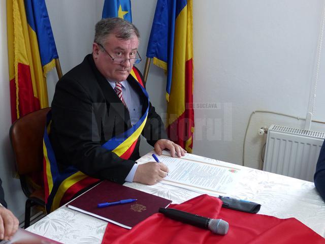 Gheorghe Fron a anunţat că declaraţia de reunire a fost adoptată pentru a susţine demersurile similare ale primarilor din Republica Moldova