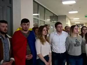 La manifestarea de la Suceava participă inclusiv un grup de studenţi basarabeni