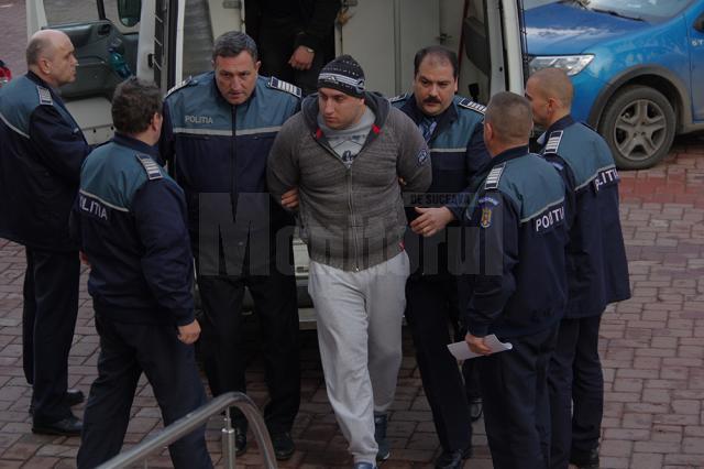 Alexandru Huţuleac, zis „Duţu”, se află în arest preventiv din ziua în care l-a lovit cu sabia în cap pe poliţistul Sfichi