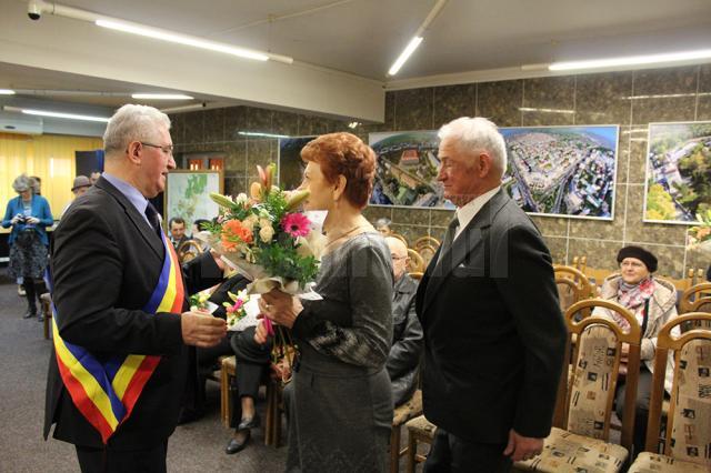 „Cuplurilor de Aur”le-au fost oferite diplome de fidelitate, buchete de flori și premii bănești
