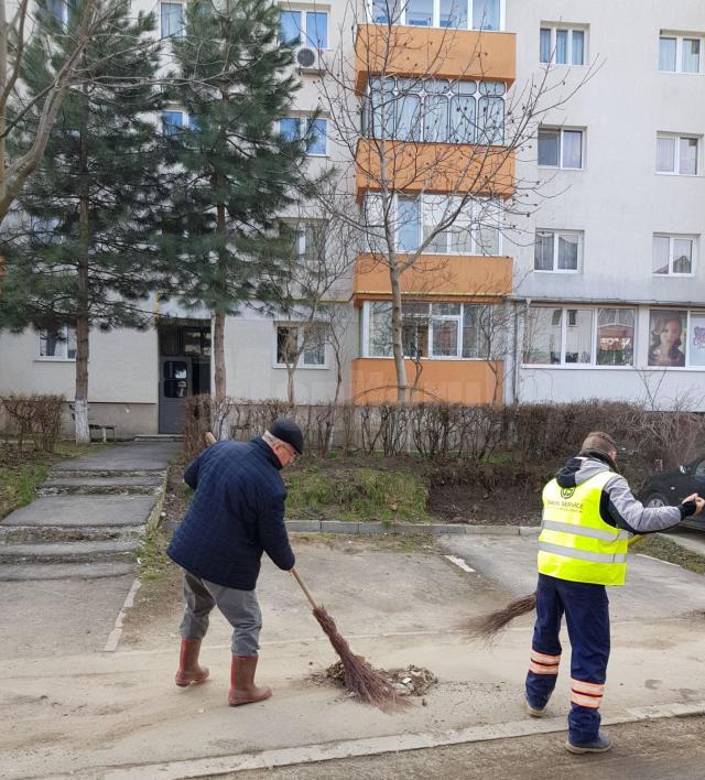Primarul Sucevei a participat luni la campania de curățenie din Obcini
