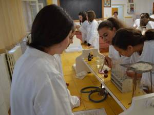 Șase elevi sunt la naţionala de Chimie de la Craiova