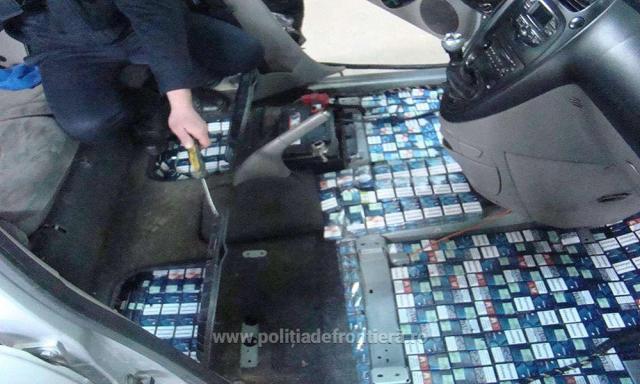 Jeep încărcat cu țigări de contrabandă