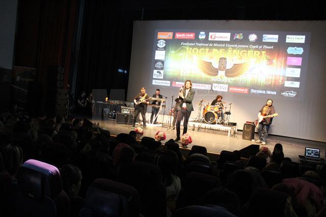 Tudor Turcu în concert cu Artis Band la gala de premiere “Voci de îngeri”- Suceava