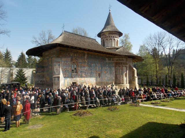 În prima zi din aprilie, în Duminica Floriilor, s-au împlinit 27 de ani de la reînfiinţarea vieţii monahale la Mănăstirea Voroneţ