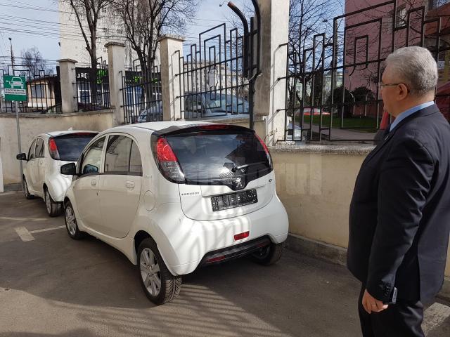 Primele maşini electrice cumpărate din fonduri elveţiene au ajuns la Primăria Suceava