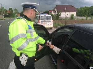 Controale în trafic desfăşurate de poliţişti pentru prevenirea accidentelor rutiere