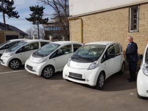 Primarul Ion Lungu a anunțat că maşinile electrice vor fi împărţite la direcţiile și serviciile din Primărie, pentru deplasările în teren
