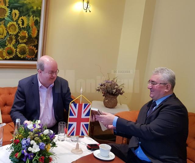 Primarul Sucevei s-a întâlnit cu ambasadorul Marii Britanii, la sediul municipalităţii
