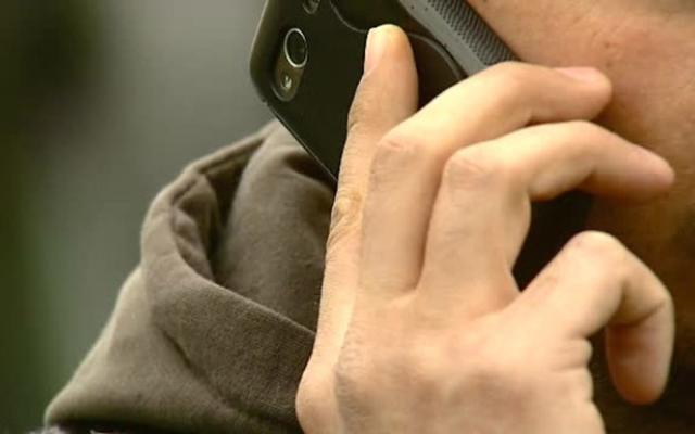 Persoanele care au fost contactate telefonic de către indivizi necunoscuţi au realizat că ceva nu este în ordine şi au întrerupt convorbirea. Foto: vestea.net