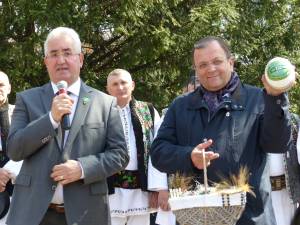 Participare numeroasă a sucevenilor la concertul de clopote și toacă din centrul Sucevei