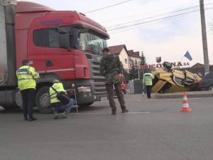 Accidentul s-a produs in urma impactului dintre tir si autoturismul taxi