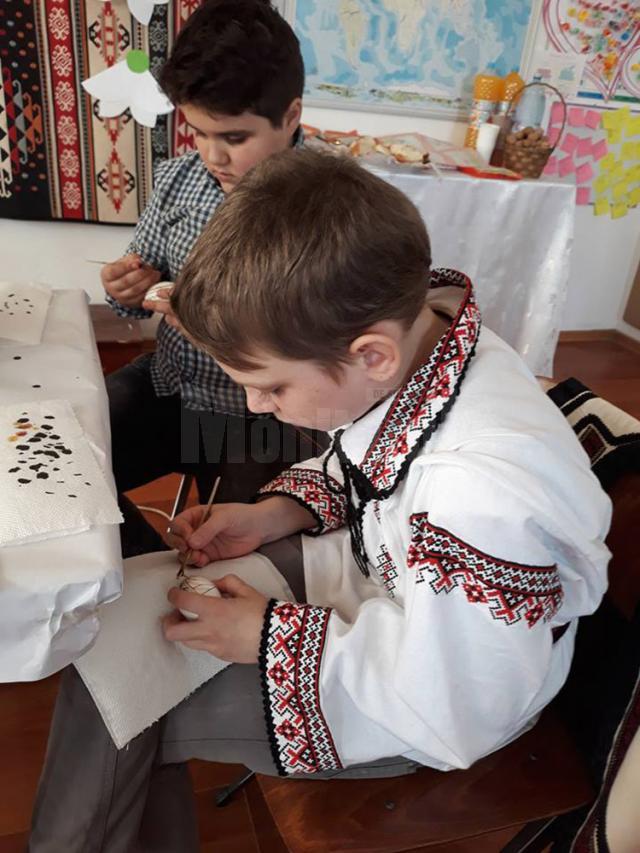 "Tradiţia Oului de Paște”, la liceul din Moldovița