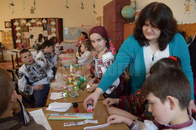 „Tradiţia Oului de Paște”, la liceul din Moldovița