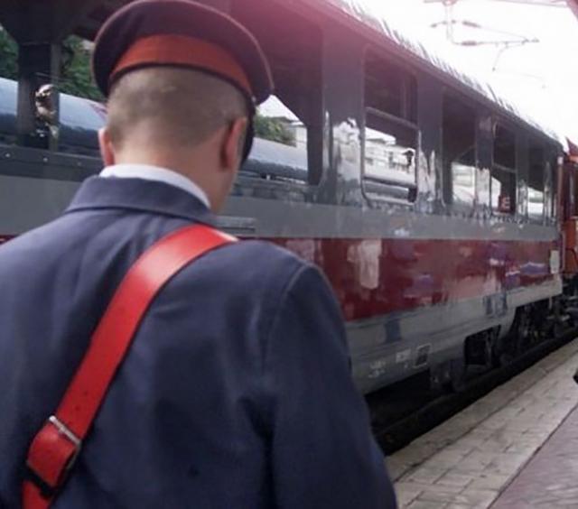 Doi „naşi” de tren au fost atacaţi şi loviţi de un grup de romi FOTO adevarul.ro
