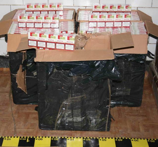 Lucrătorii de la graniţă au deturnat un transport important de ţigări de contrabandă în zona de munte a judeţului