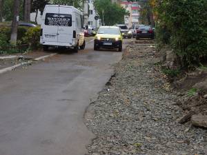 Străzile distruse de lucrările de termoficare din Zamca urmează să fie refăcute anul acesta, cu bani de la bugetul local și posibil și de la Guvern