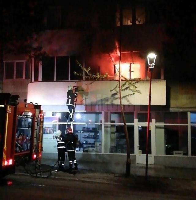 Incendiul a izbucnit într-una din camerele apartamentului, înainte de ora 21.00