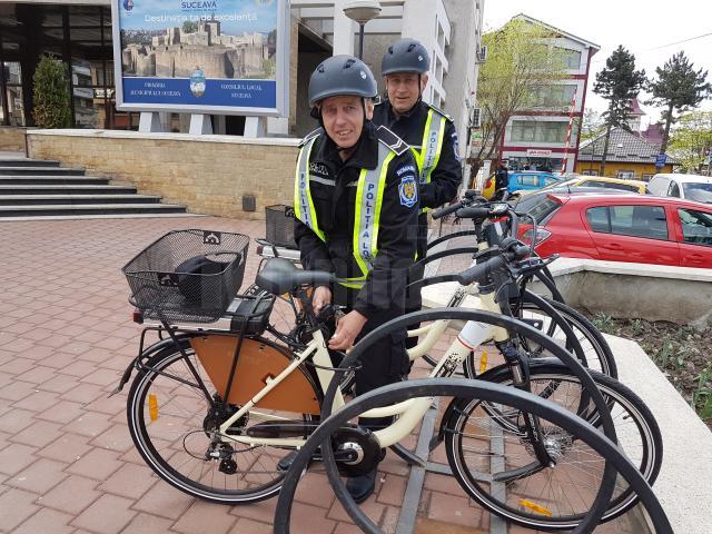 Politia Locala Suceava circula pe biciclete electrice 2