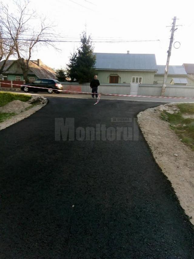 A început programul de asfaltări în comuna Moara