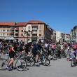 Sute de persoane au pornit din centrul oraşului, la o plimbare pe două roţi, inițiată de "Suceava pe bicicletă"