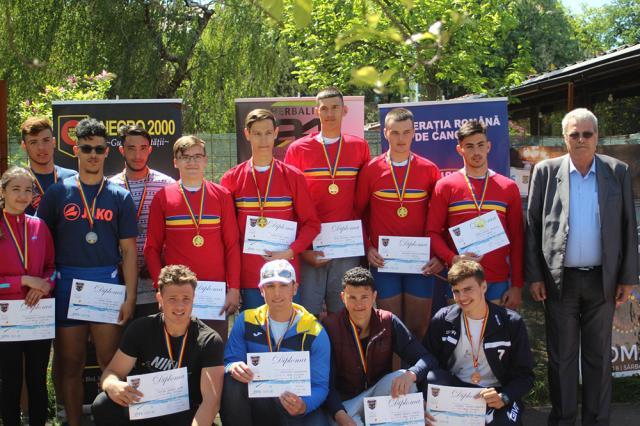 Canotorii din judeţ au început competiţiile pe apă cu mai multe medalii la naţionalele de fond