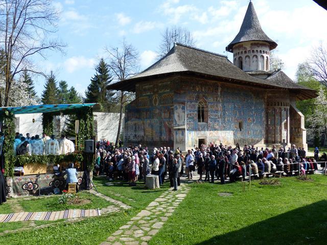 Hram la Mănăstirea Voroneț
