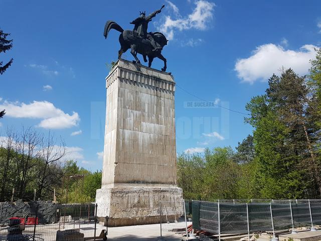 În paralel cu lucrările de reabilitare a statuii lui Ștefan cel Mare urmează să se facă și o modernizare a platoului din Parcul Șipote