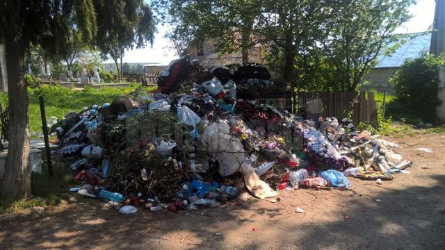 Mormanul de gunoi din cimitirul vechi amplasat în Burdujeni sat