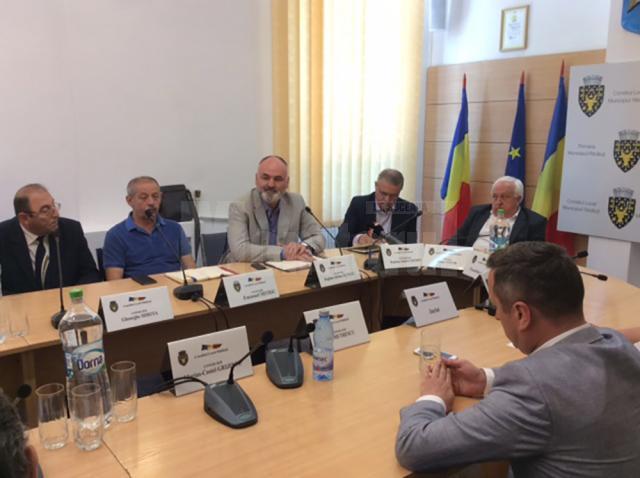 Primăria Rădăuți a găzduit ieri o întâlnire a reprezentanților Regionalei CFR Iași cu primarii localităților situate pe traseul Dornești-Putna