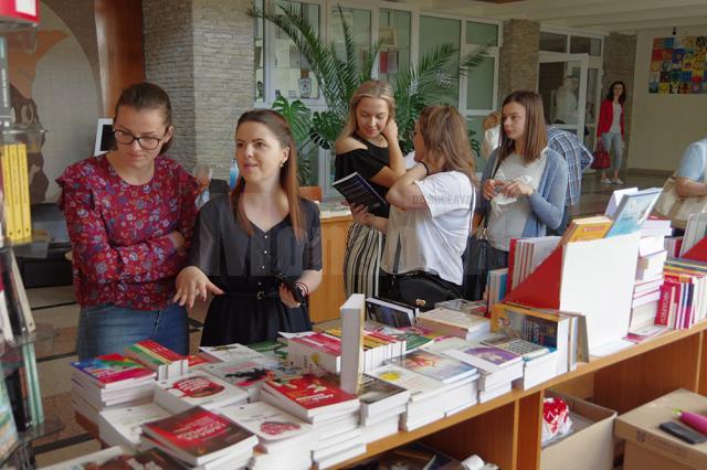 Întâlnire a iubitorilor de lectură cu autori și edituri, la a V-a ediție a Salonului Internațional de Carte