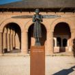 Expoziţia "Triumf" a sculptorului Virgil Scripcariu va poposi timp de două săptămâni pe esplanada Casei Cultură Suceava