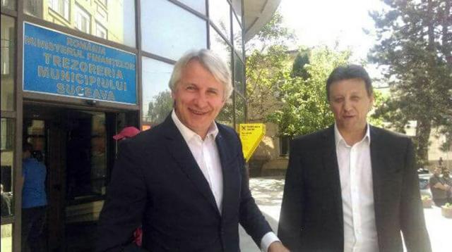 Ministrul Eugen Teodorovici s-a întâlnit cu şeful Finanţelor sucevene, Petrică Ropotă, şi cu angajaţii acestei instituţii