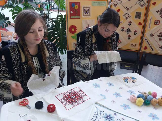 500 de elevi din judeţ, la Concursul „Tezaur Folcloric Bucovinean” şi Olimpiada Meşteşugurilor Artistice Tradiţionale