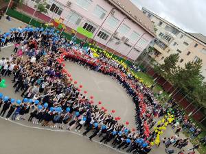 Activităţi de amploare organizate de elevii Şcolii „Miron Costin” Suceava