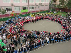 Activități de amploare organizate de elevii Şcolii „Miron Costin” Suceava