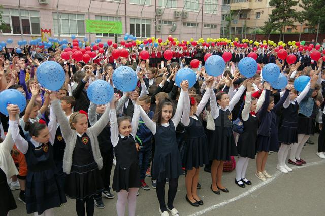 Activități de amploare organizate de elevii Şcolii „Miron Costin” Suceava