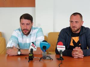 Pivotul Bogdan Şoldănescu şi antrenorul Adrian Chiruţ